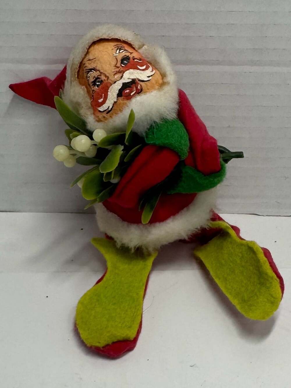 Vintage 1971 Annalee Mobilitee Doll Santa with Mistletoe and Green Slippers